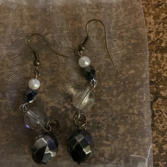 (3 for $20)Handcrafted Bead Earrings New 2 pairs - Picture 2 of 4
